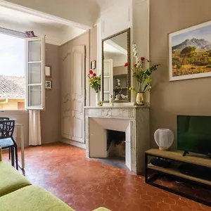 https://triplex-apartment-with-furnished-rooftop-terrace-in-the.fr-provencehotel.com